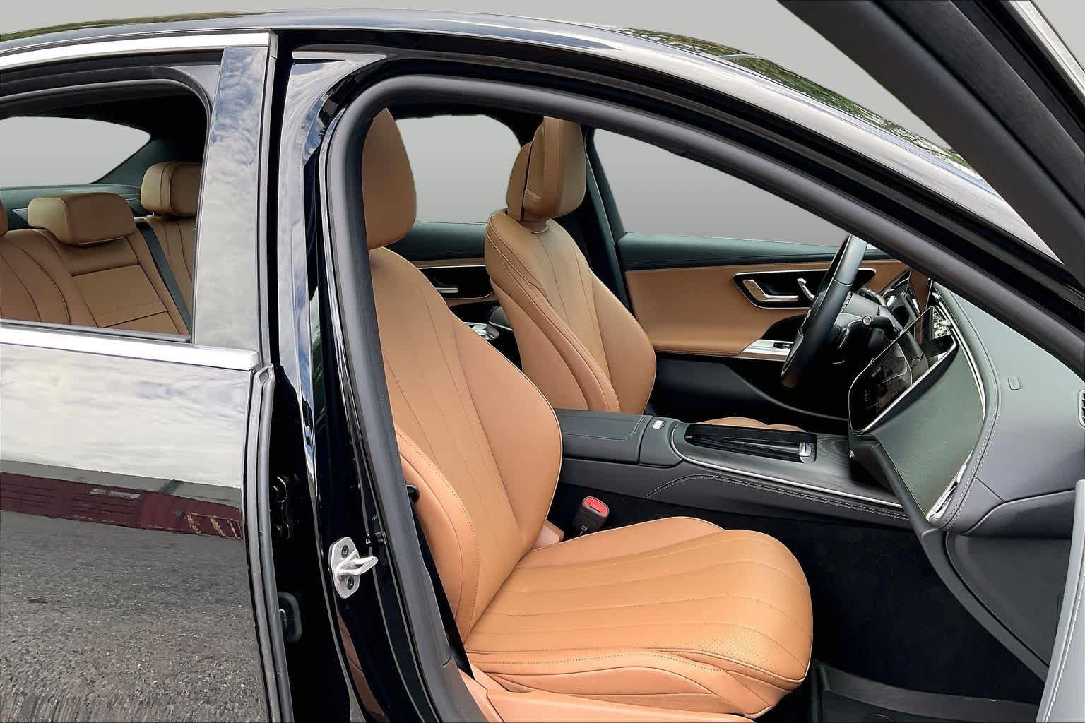 Used 2025 Mercedes-Benz E 350 4MATIC Sedan image 8