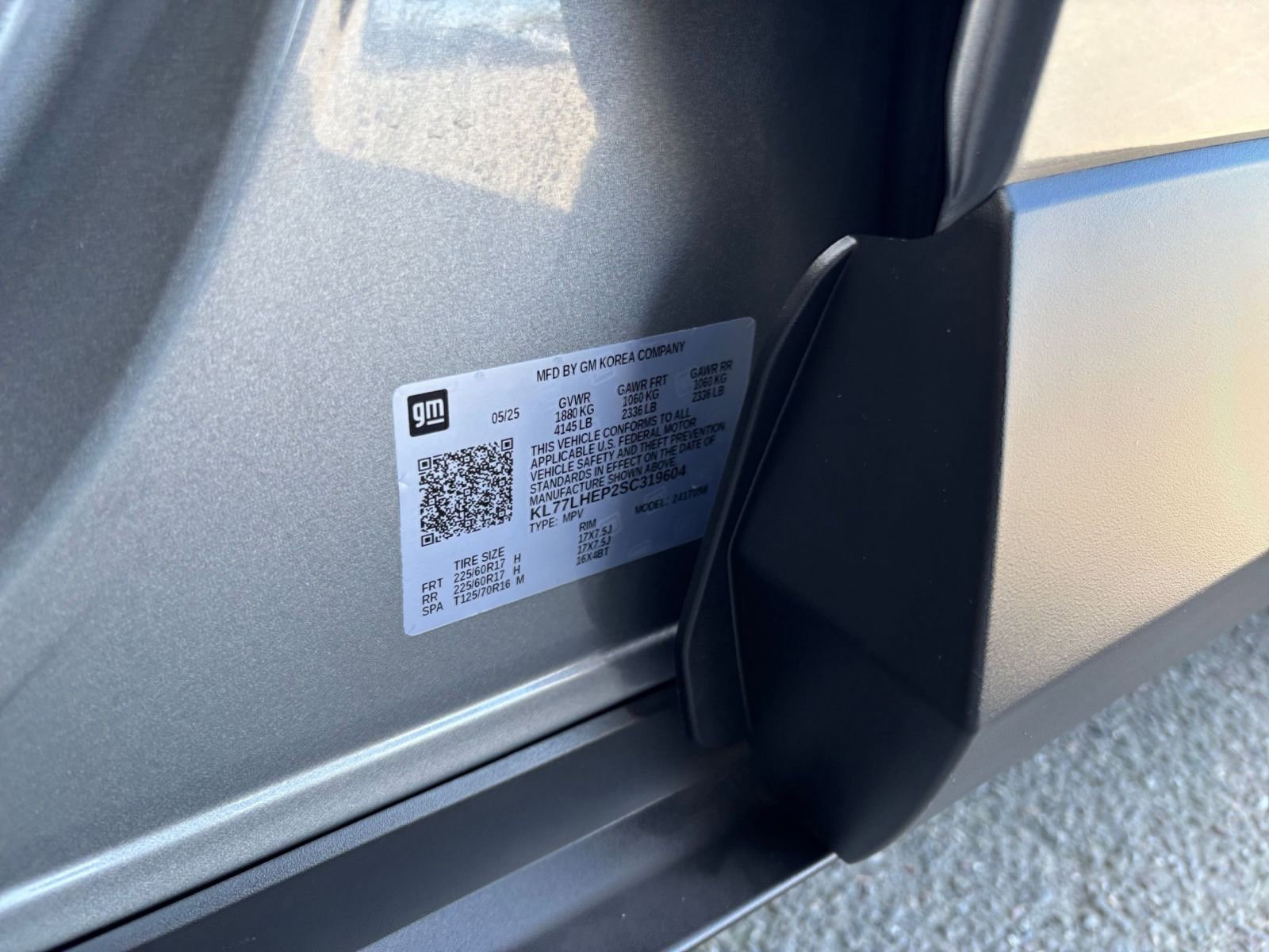 Used 2025 Chevrolet Trax LT FWD image 29