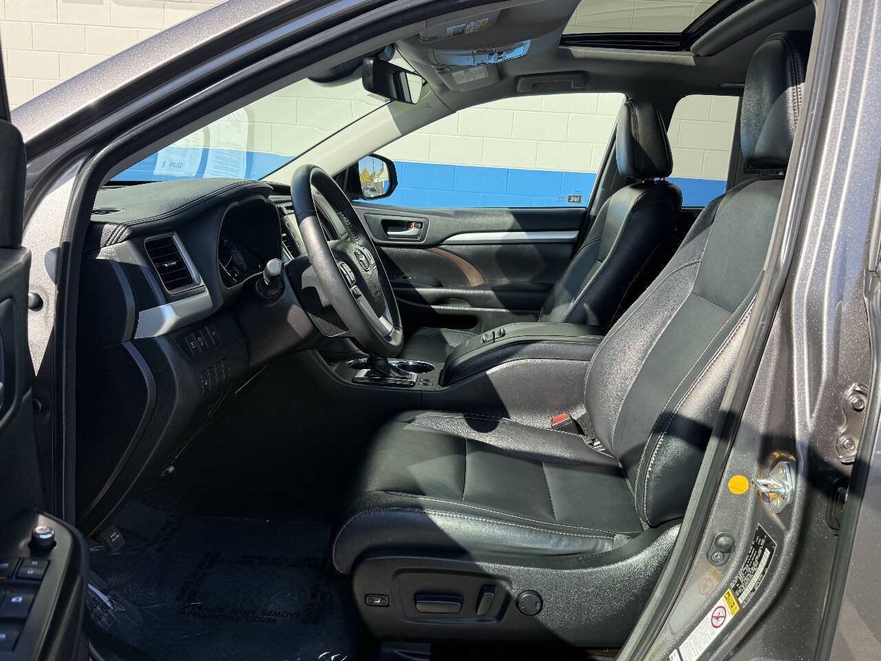 Used 2018 Toyota Highlander XLE FWD image 6