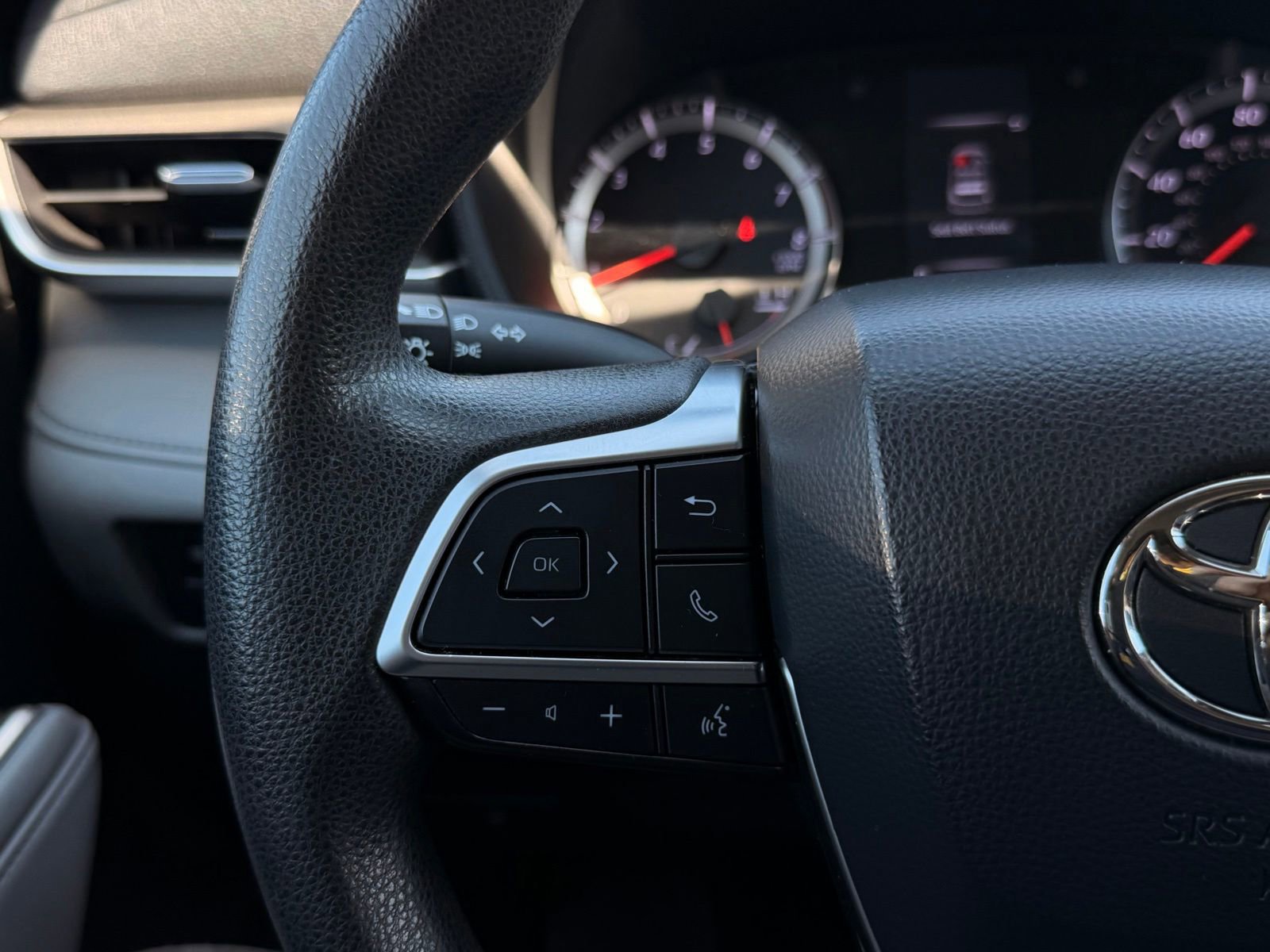 Used 2020 Toyota Highlander L FWD image 33