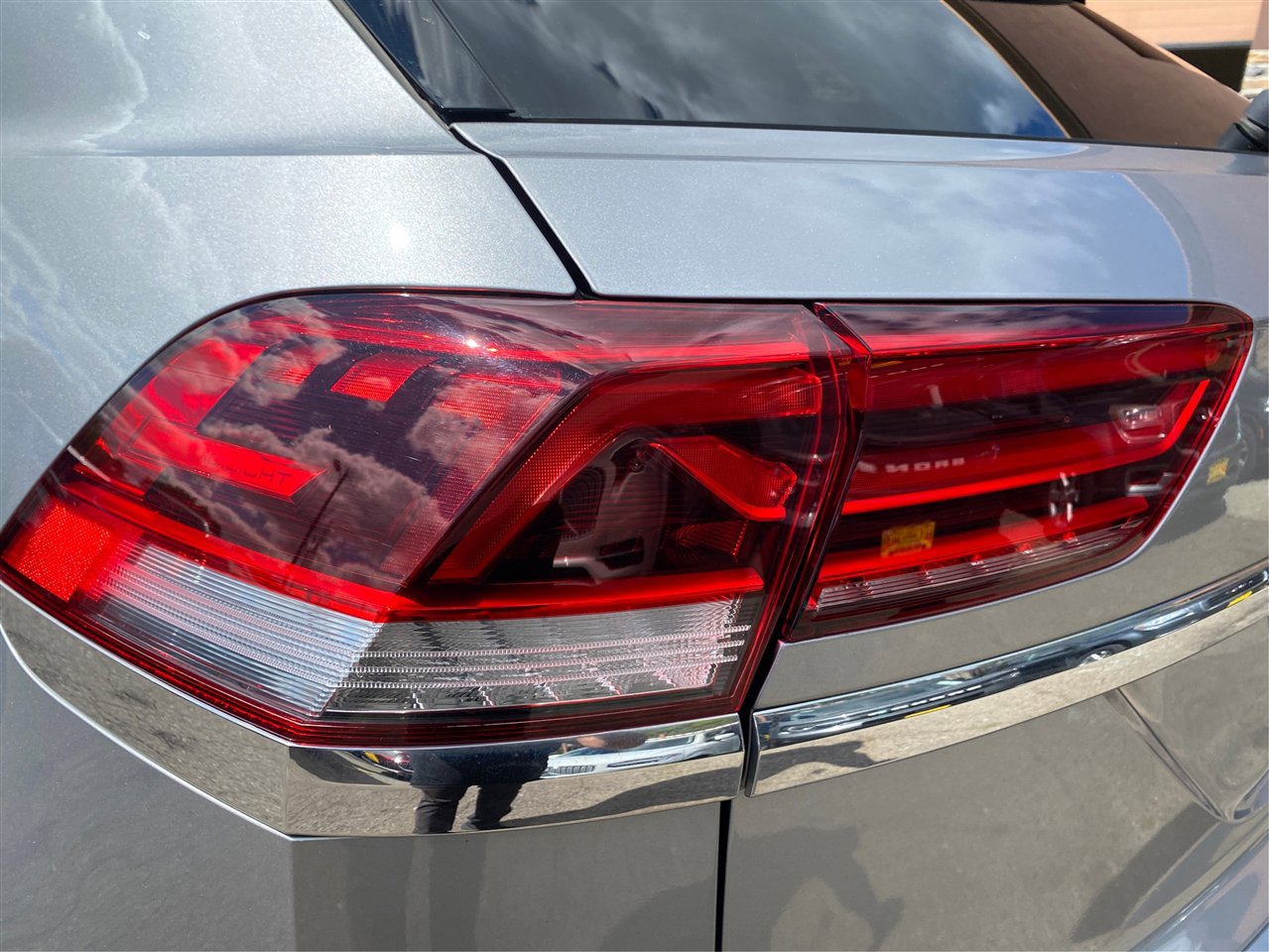 Used 2021 Volkswagen Atlas Cross Sport SE image 18