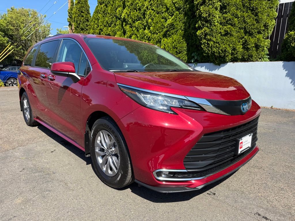 Certified 2023 Toyota Sienna XLE AWD/4WD image 2