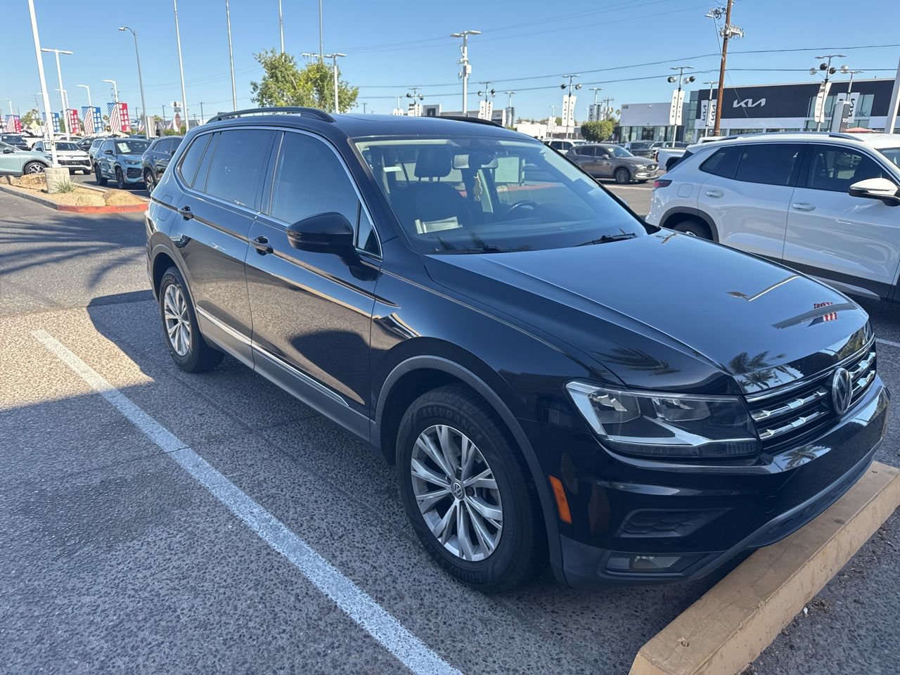 Used 2018 Volkswagen Tiguan SE w/ Panoramic Sunroof Package FWD image 7