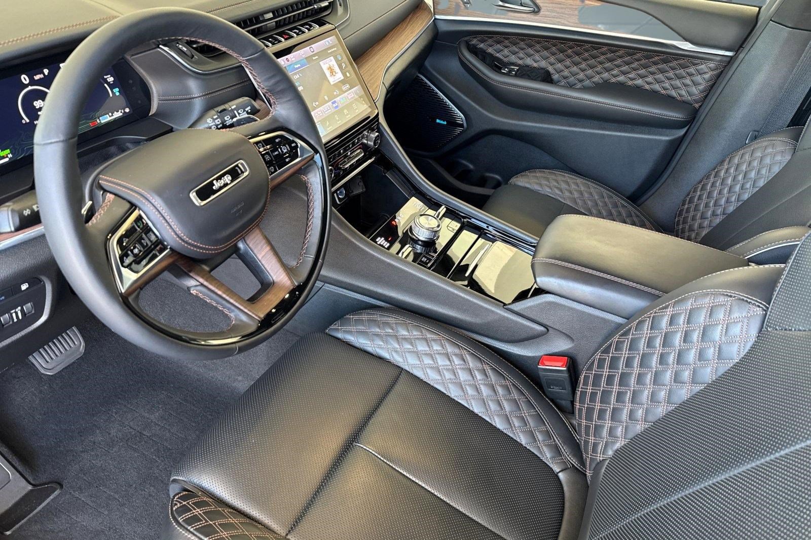 Used 2024 Jeep Grand Cherokee Summit w/ High Altitude Package AWD/4WD image 4