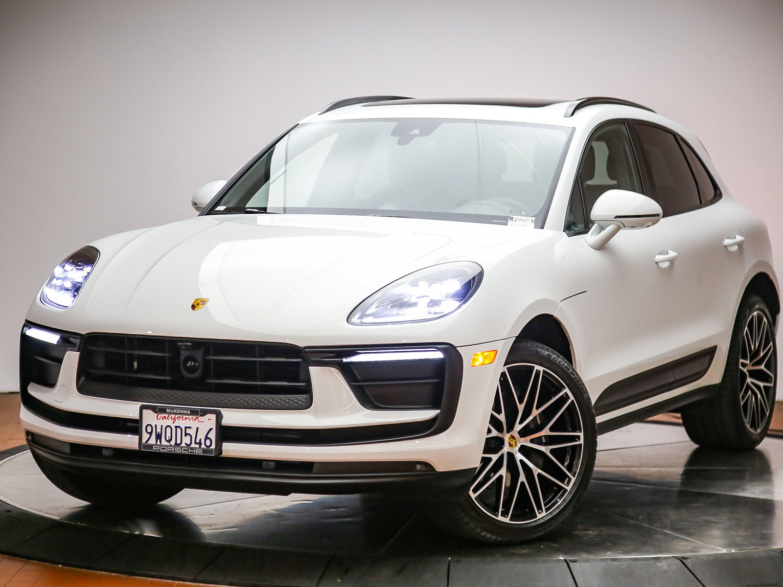 Certified 2026 Porsche Macan AWD/4WD image 34