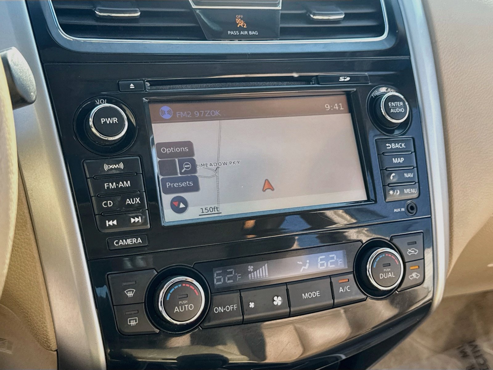 Used 2013 Nissan Altima 2.5 SL w/ Technology Pkg FWD image 17