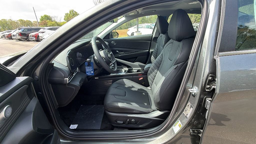 New 2026 Hyundai Elantra Limited image 9