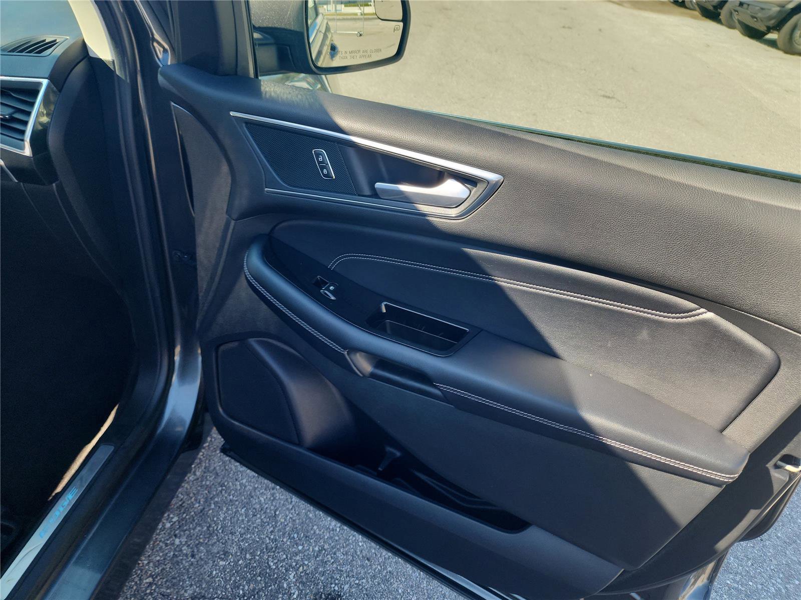 Used 2018 Ford Edge Titanium w/ Technology Package image 22