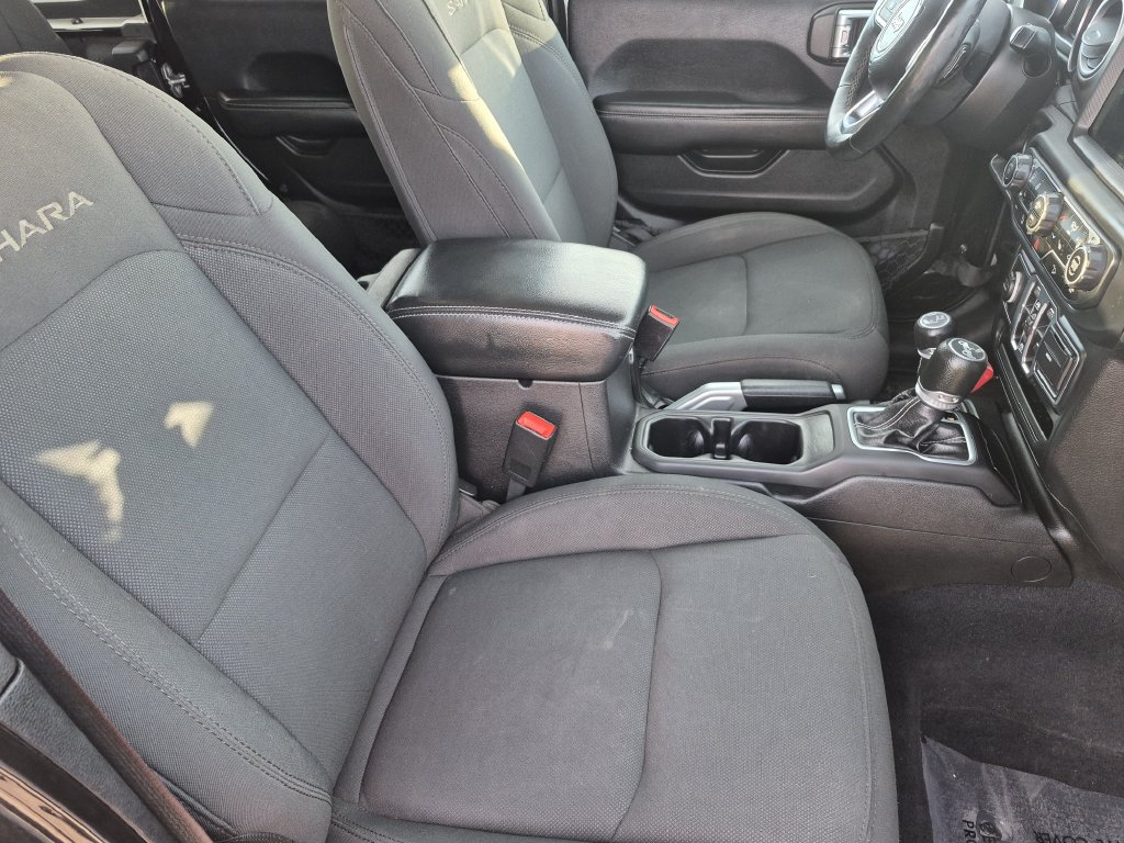 Used 2018 Jeep Wrangler Unlimited Sahara AWD/4WD image 16