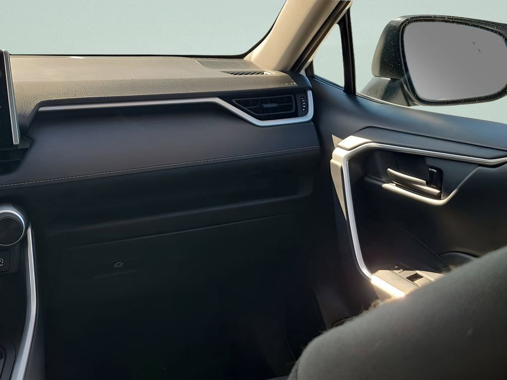 Used 2024 Toyota RAV4 LE image 17