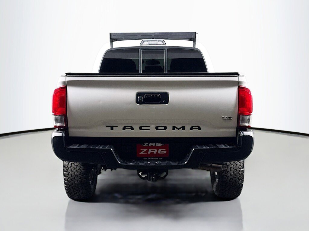 Used 2016 Toyota Tacoma SR AWD/4WD image 4