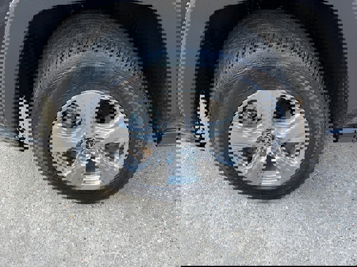 Used 2022 Toyota RAV4 XLE image 9