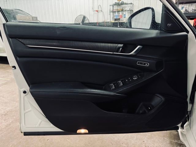 Used 2018 Honda Accord Touring image 12