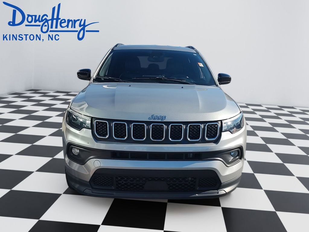 Used 2024 Jeep Compass Latitude image 8