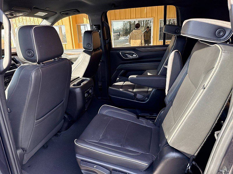 Used 2023 Chevrolet Suburban Premier AWD/4WD image 17
