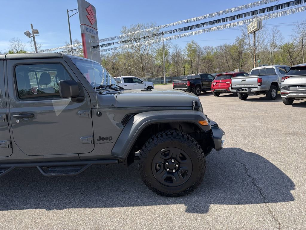 Used 2023 Jeep Gladiator Sport image 2