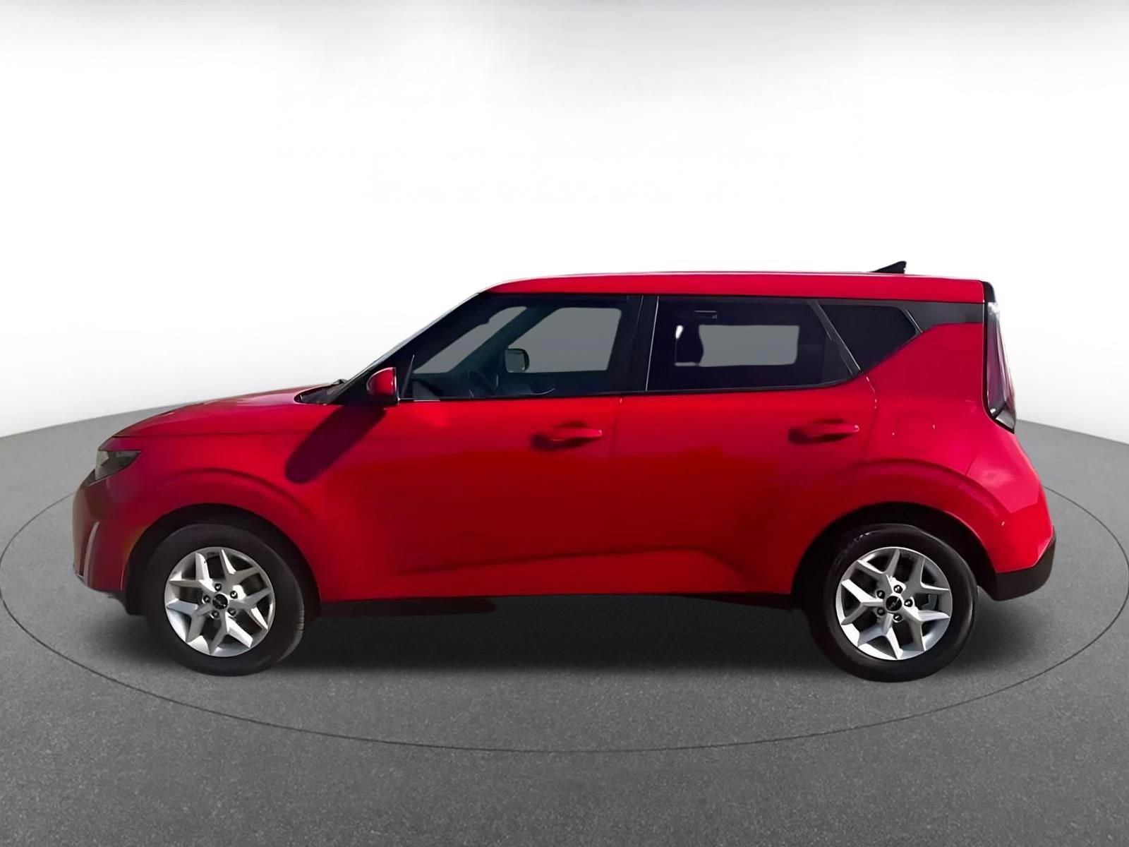 Used 2025 Kia Soul LX w/ LX Technology Package FWD image 6