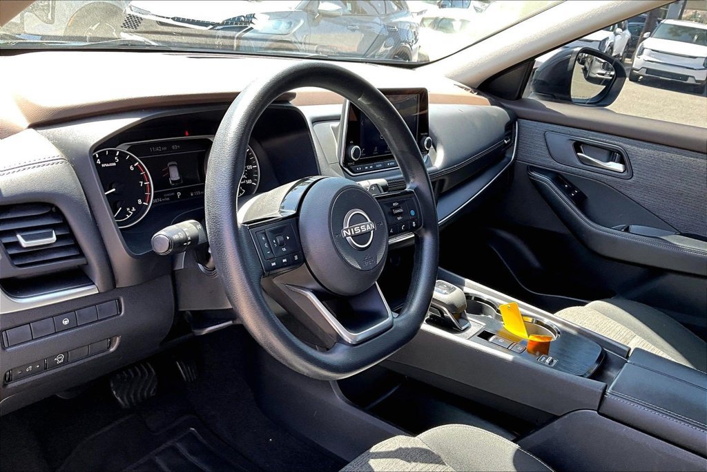Used 2023 Nissan Rogue SV FWD image 9