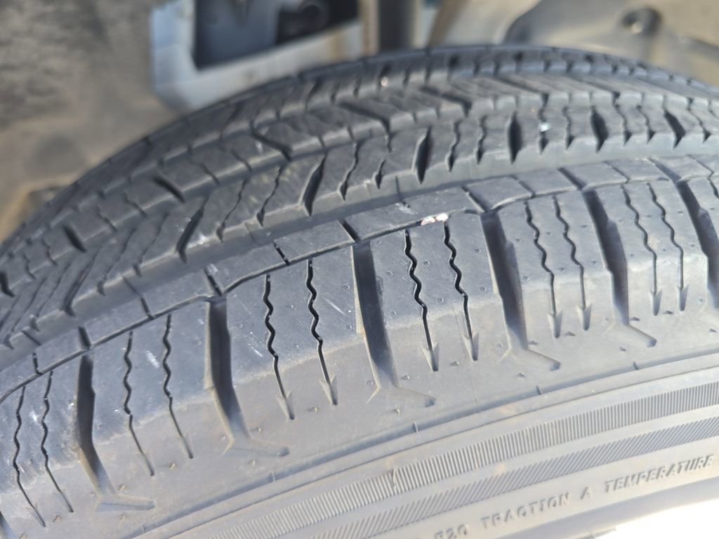 Used 2023 Jeep Grand Cherokee Laredo image 25