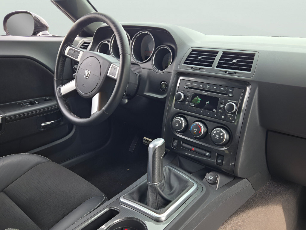 Used 2009 Dodge Challenger SRT8 RWD image 19