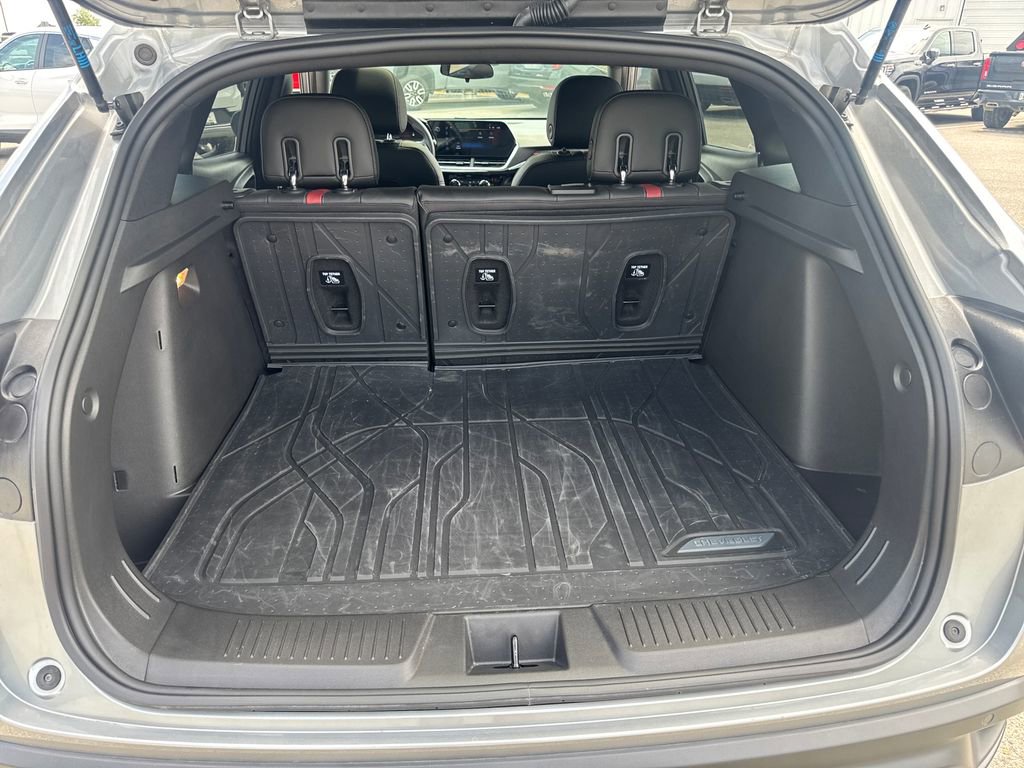 Used 2025 Chevrolet Trax RS w/ Sunroof Package FWD image 7