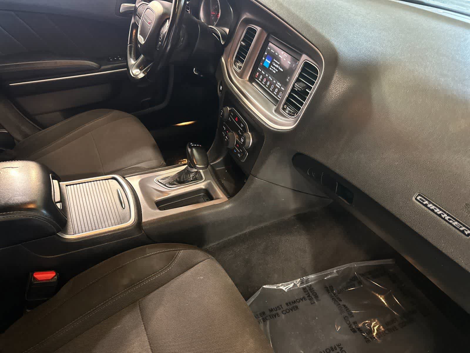 Used 2022 Dodge Charger SXT RWD image 16