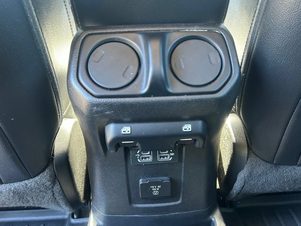 Used 2019 Jeep Wrangler Unlimited Sahara AWD/4WD image 37
