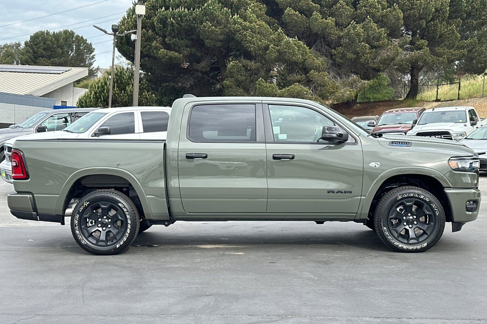 New 2026 RAM 1500 4x4 Crew Cab image 3