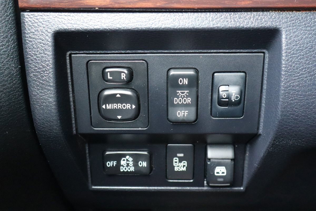 Used 2017 Toyota Tundra Limited AWD/4WD image 30