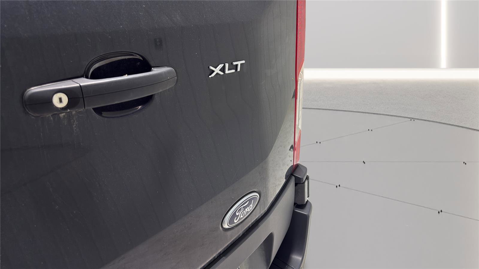 Used 2023 Ford Transit 350 XLT image 27