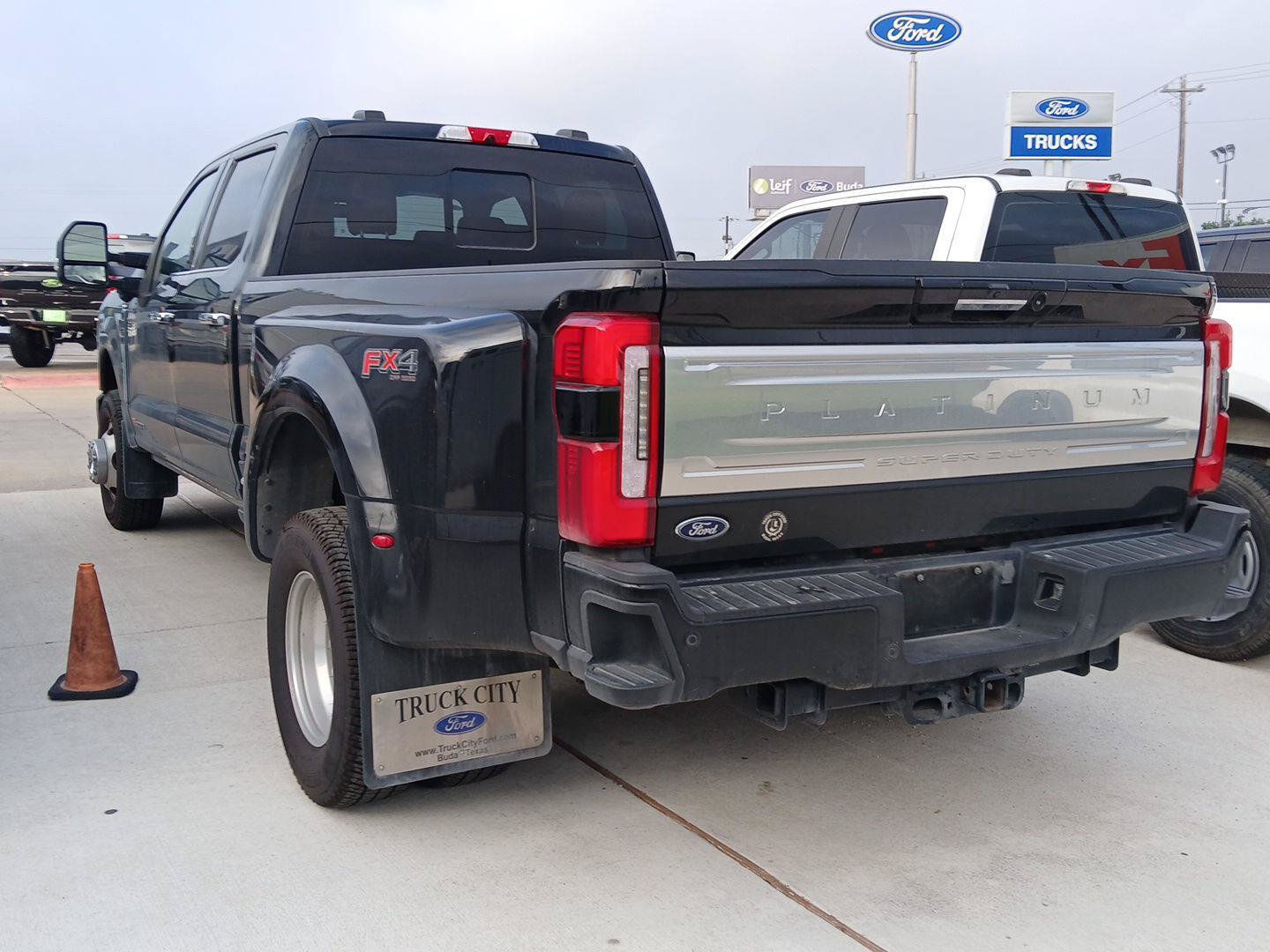 Used 2024 Ford F350 Platinum AWD/4WD image 11