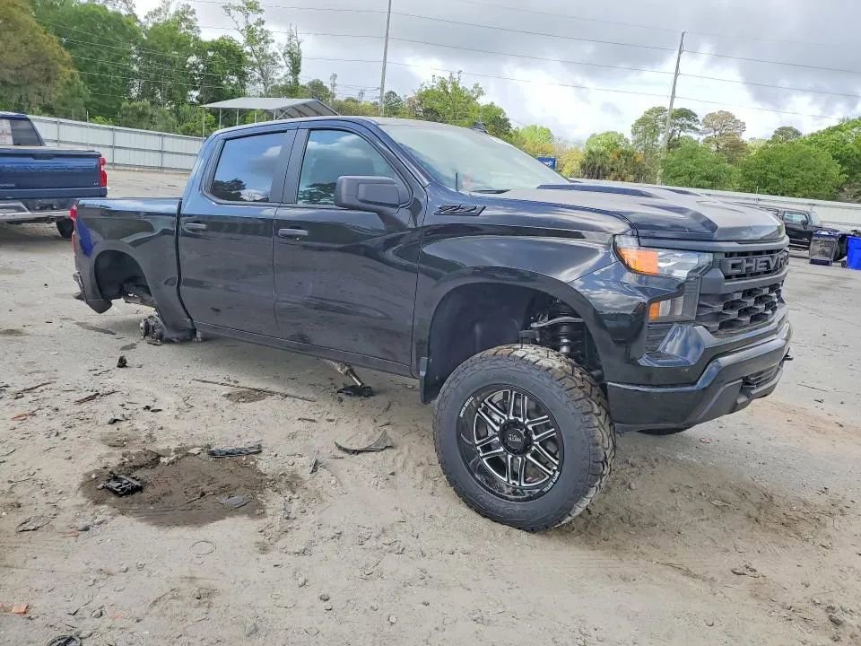 Used 2026 Chevrolet Silverado 1500 Custom Trail Boss w/ Midnight Edition AWD/4WD image 2
