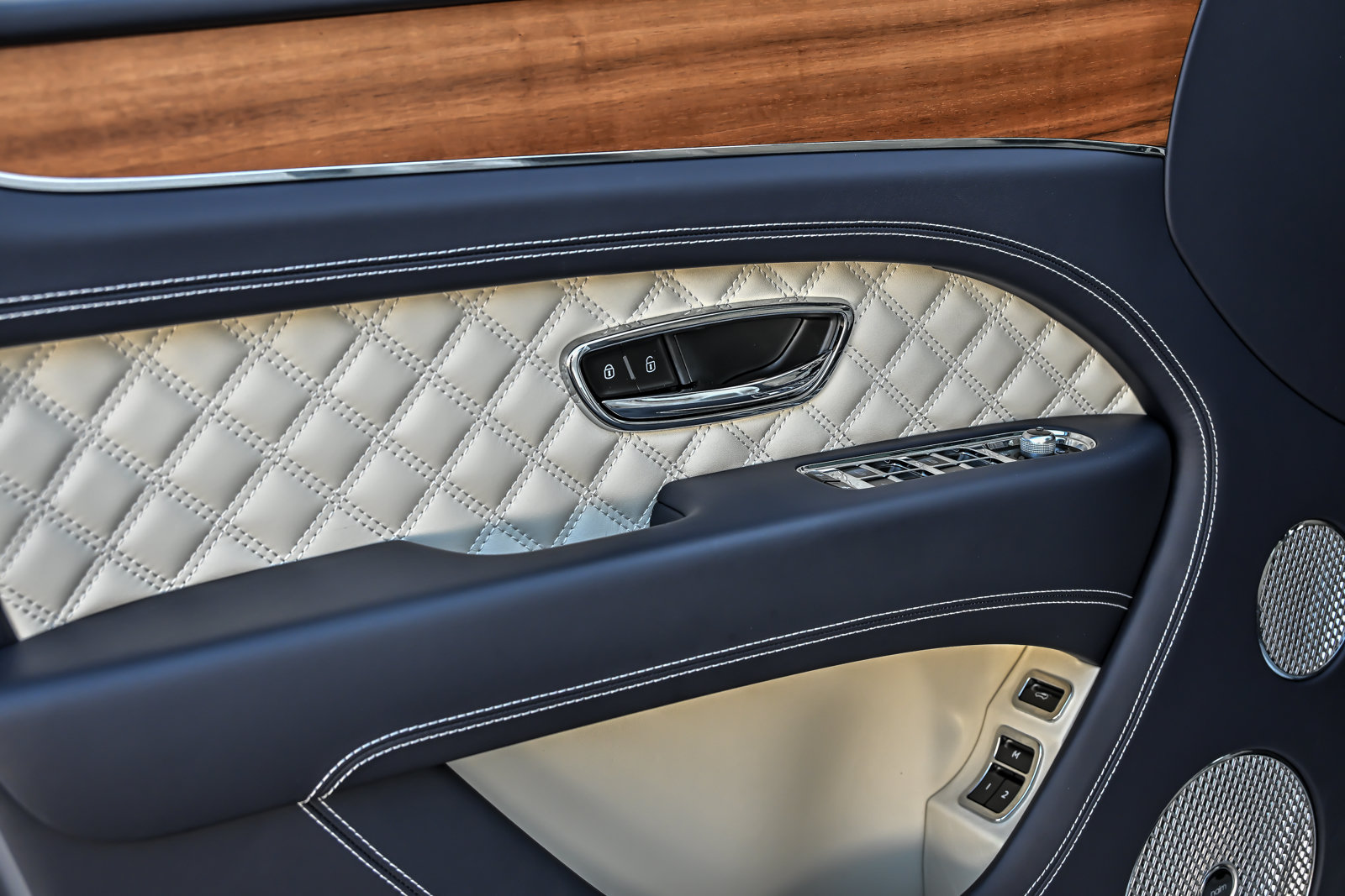 Certified 2023 Bentley Bentayga AWD/4WD image 16