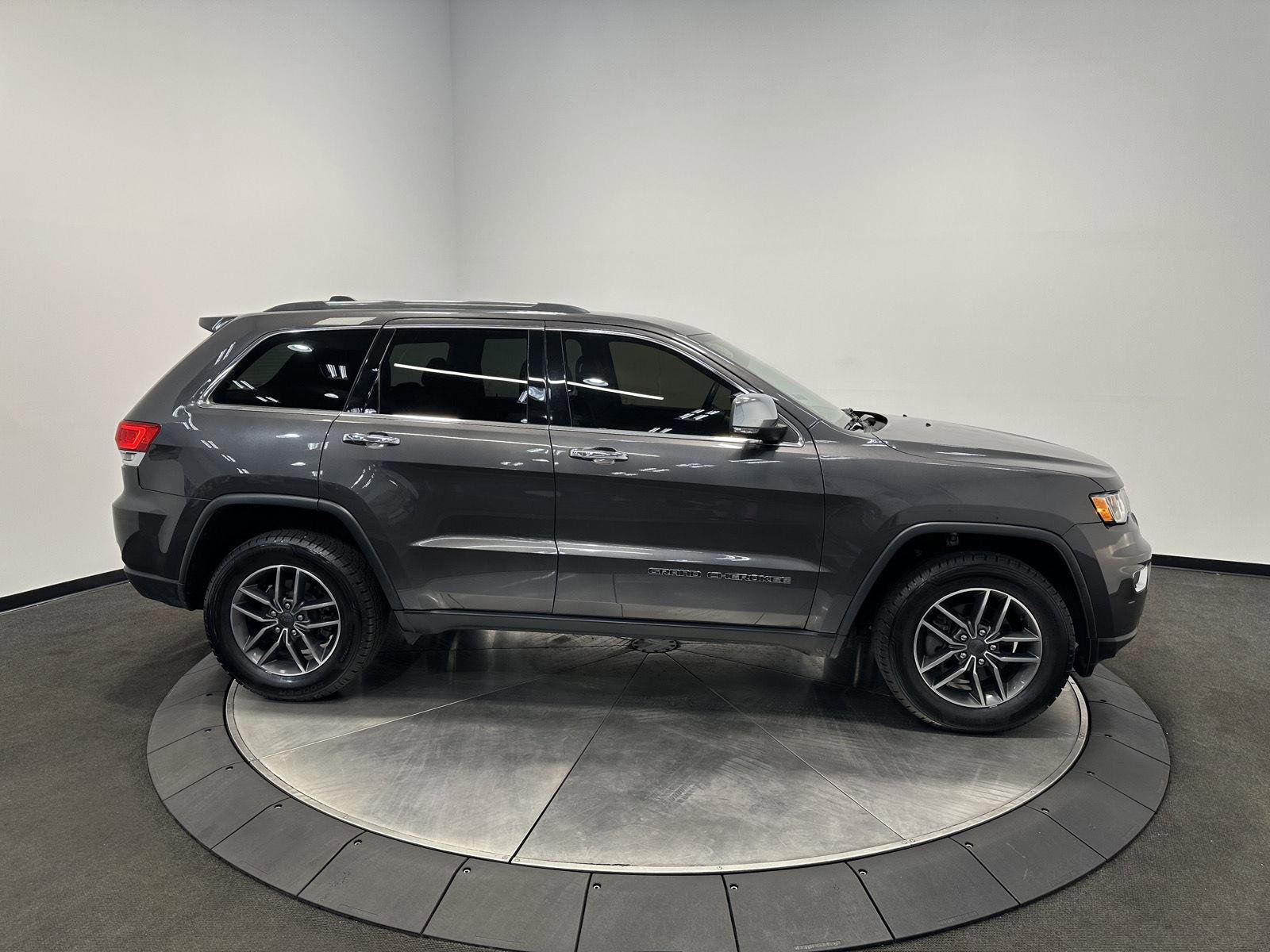Used 2019 Jeep Grand Cherokee Limited w/ Trailer Tow Group IV AWD/4WD image 8