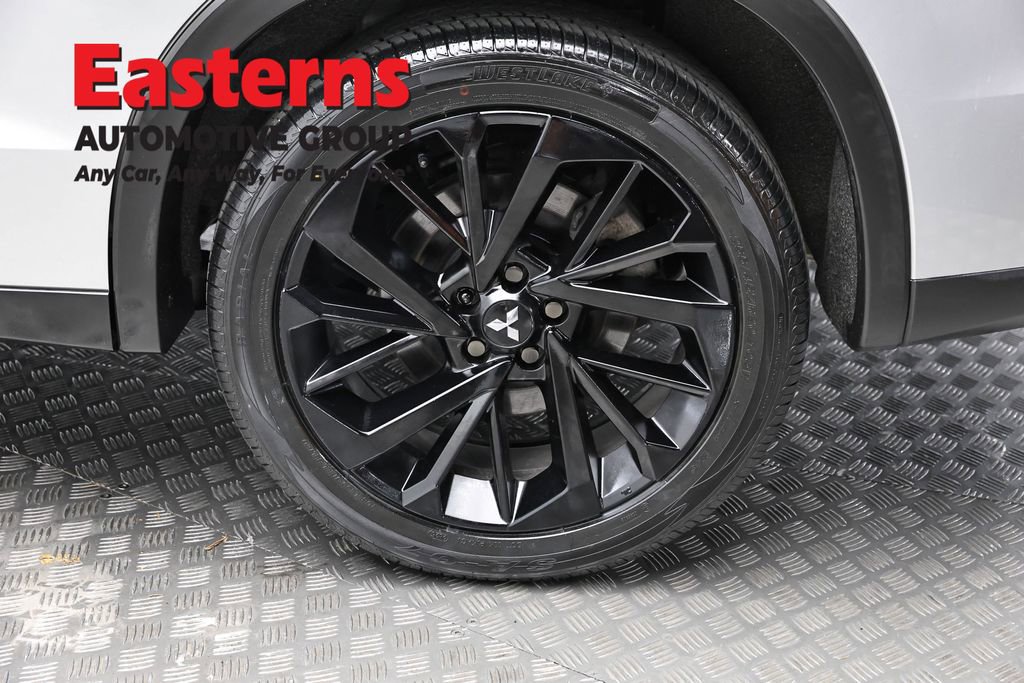 Used 2022 Mitsubishi Outlander SE image 8