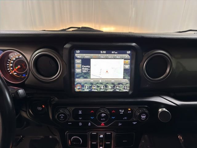 Used 2018 Jeep Wrangler Unlimited Sahara w/ Uconnect 4C Nav & Sound Group image 15