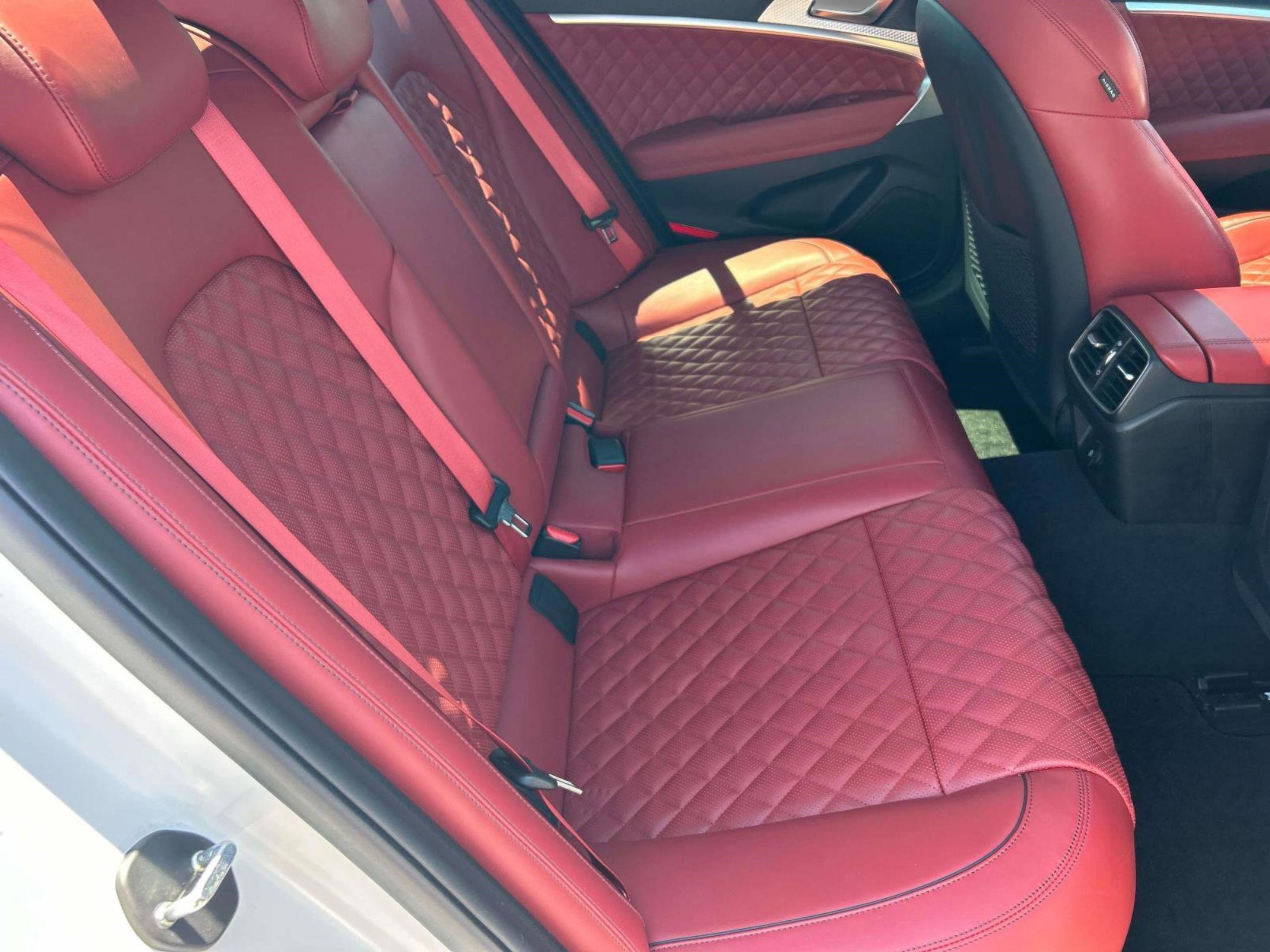 Used 2022 Genesis G70 3.3T Launch Edition RWD image 17
