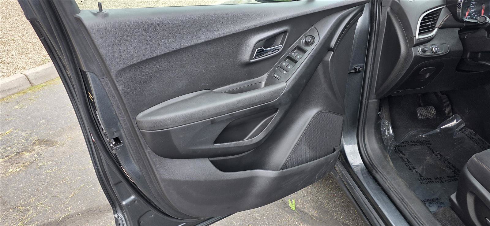 Used 2020 Chevrolet Trax LS FWD image 17
