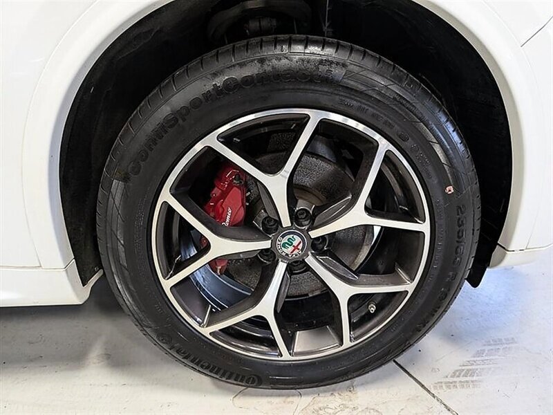 Used 2020 Alfa Romeo Stelvio Ti w/ Active Blind Spot Package AWD/4WD image 12