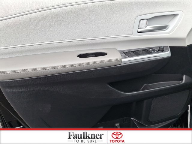 Certified 2025 Toyota Sienna XLE image 11