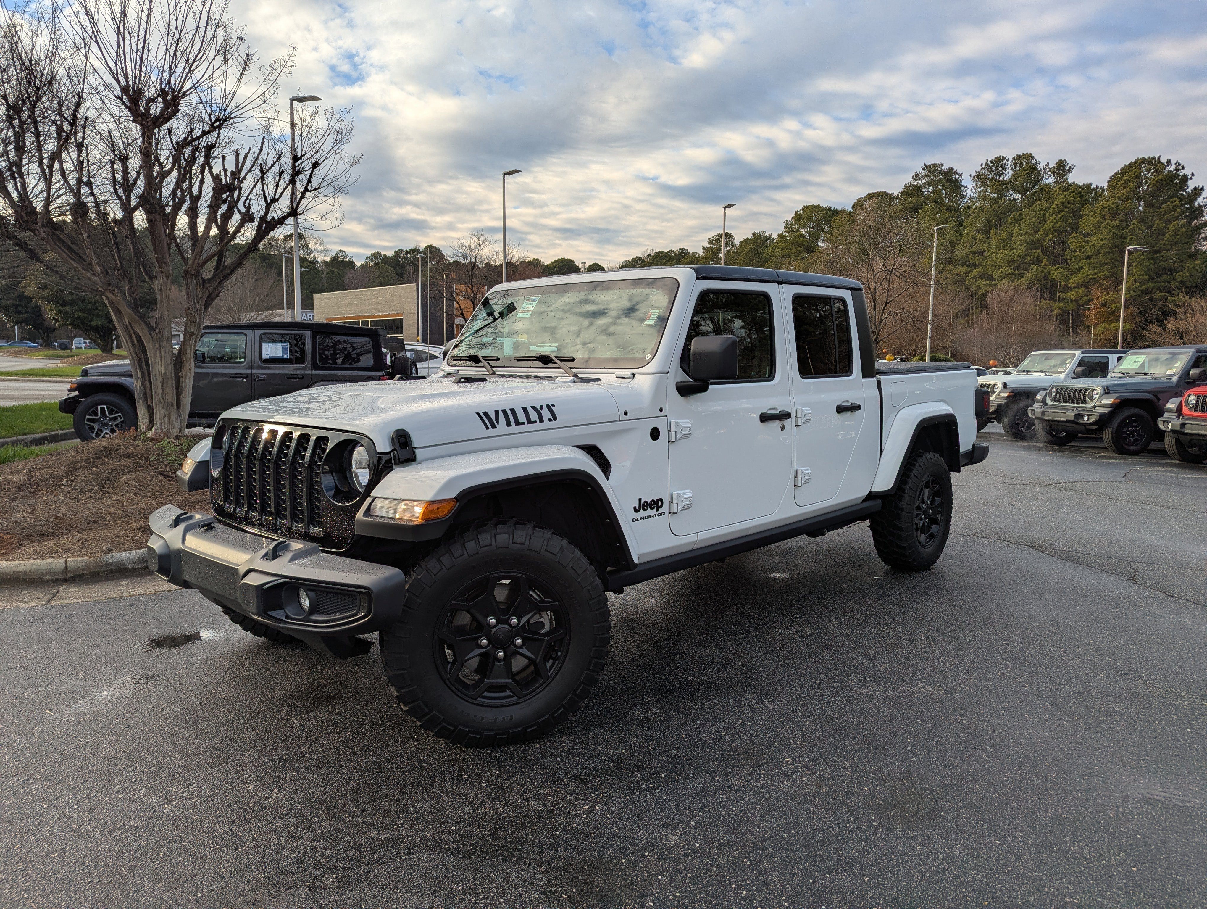 Used 2021 Jeep Gladiator Willys image 1