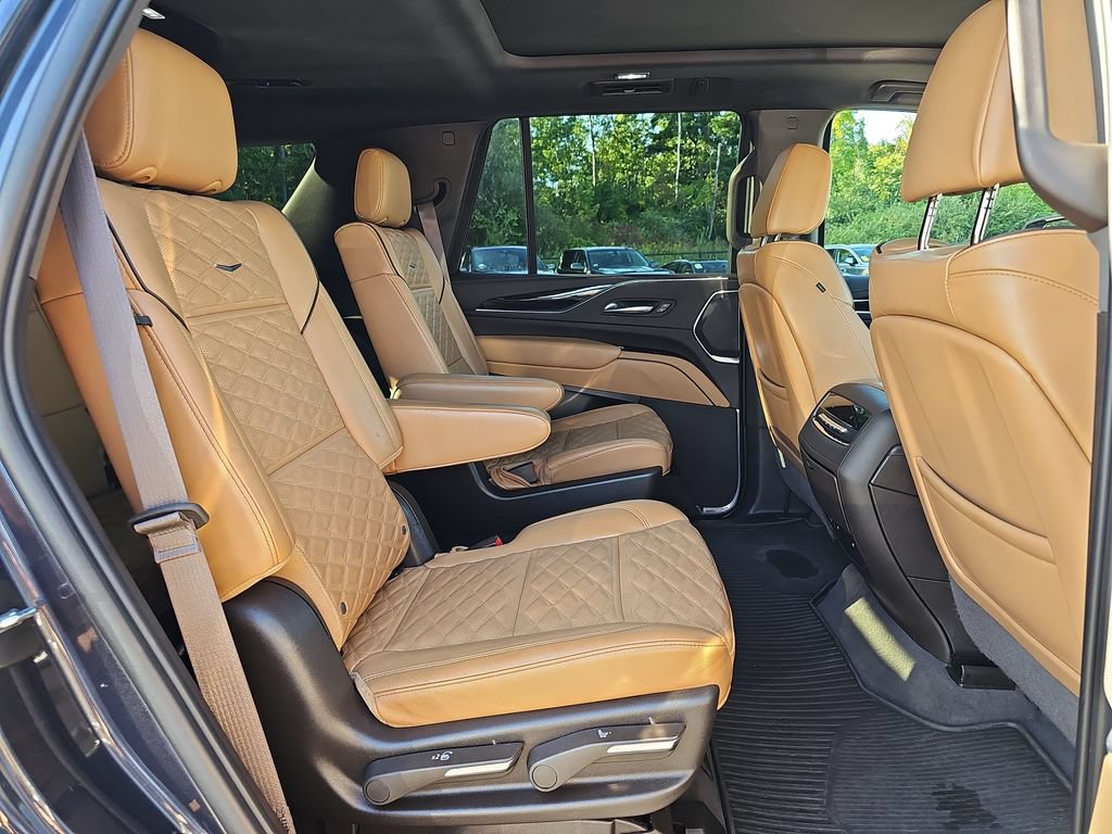 Used 2022 Cadillac Escalade Premium Luxury AWD/4WD image 28