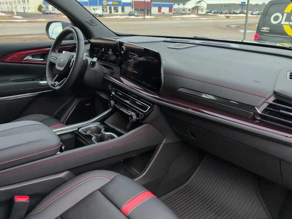 Used 2025 Chevrolet Traverse RS image 34