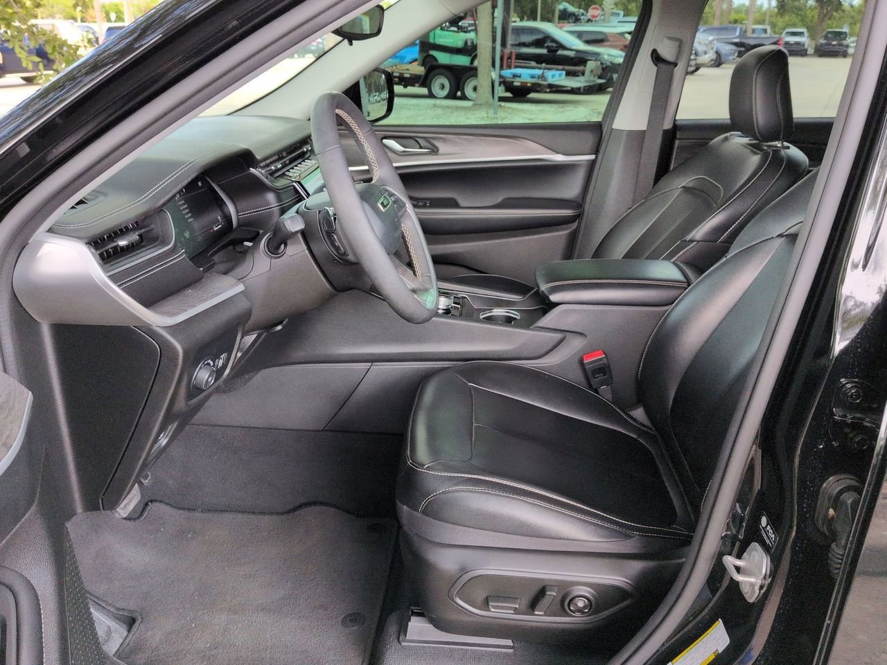 Used 2024 Jeep Grand Cherokee Limited RWD image 19