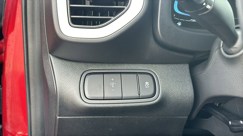 Used 2023 Hyundai Venue Limited image 15