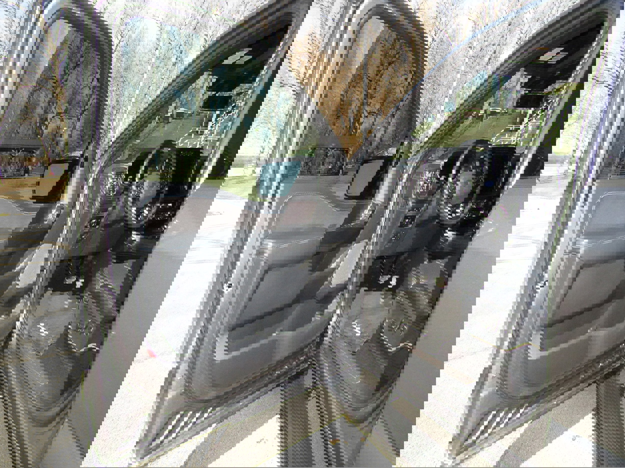 Used 2024 Ford F150 Platinum w/ FX4 Off-Road Package image 12