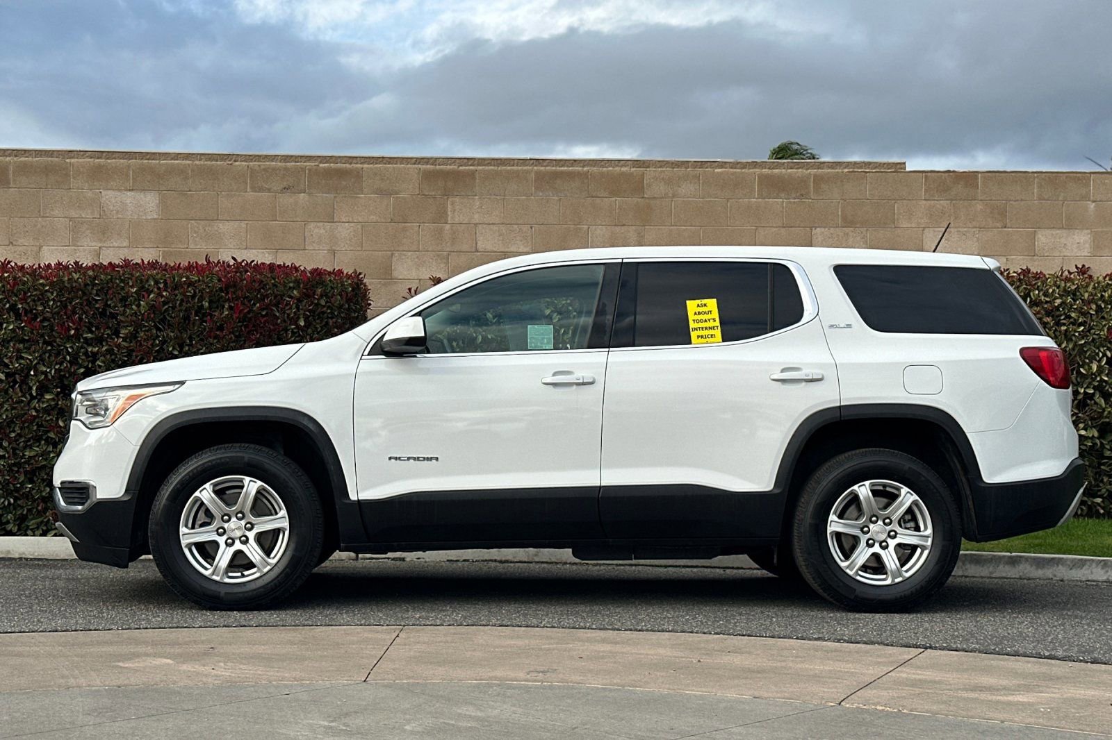 Used 2019 GMC Acadia SLE w/ LPO, Cargo Package image 7