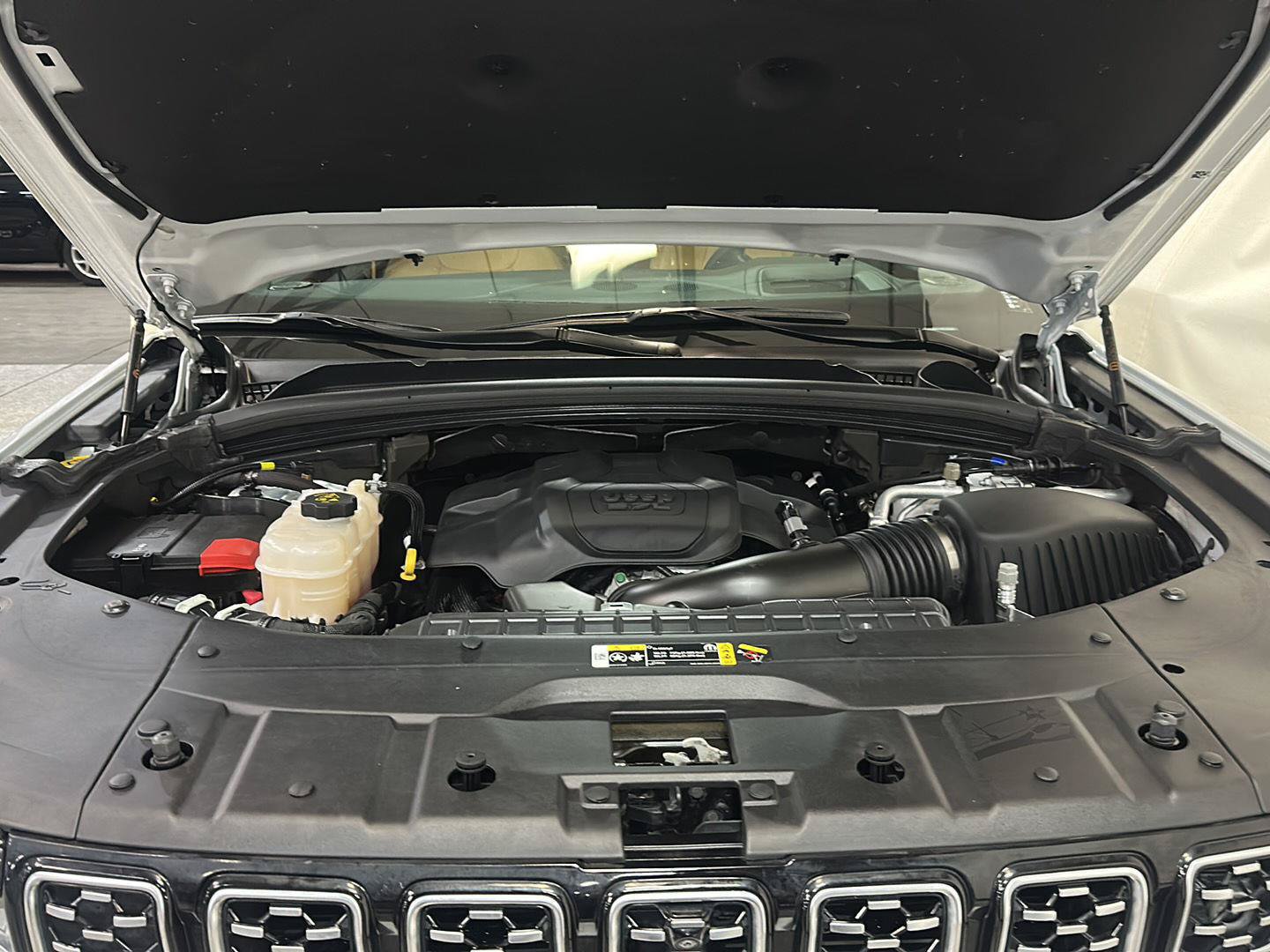 Certified 2023 Jeep Grand Cherokee L Summit AWD/4WD image 13
