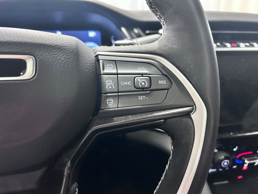 Used 2023 Jeep Grand Cherokee Altitude image 11