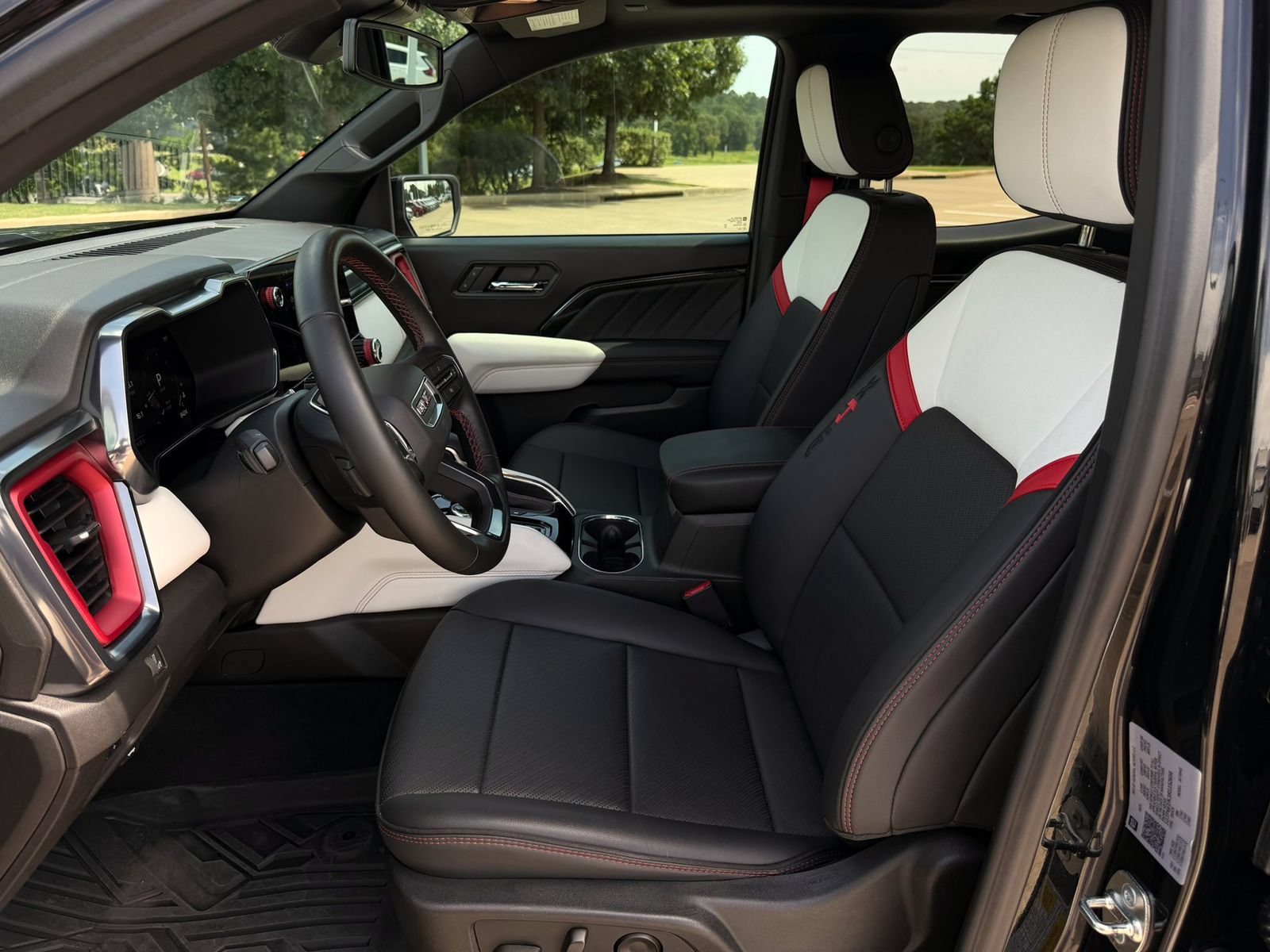 Used 2024 GMC Canyon AT4X AWD/4WD image 13
